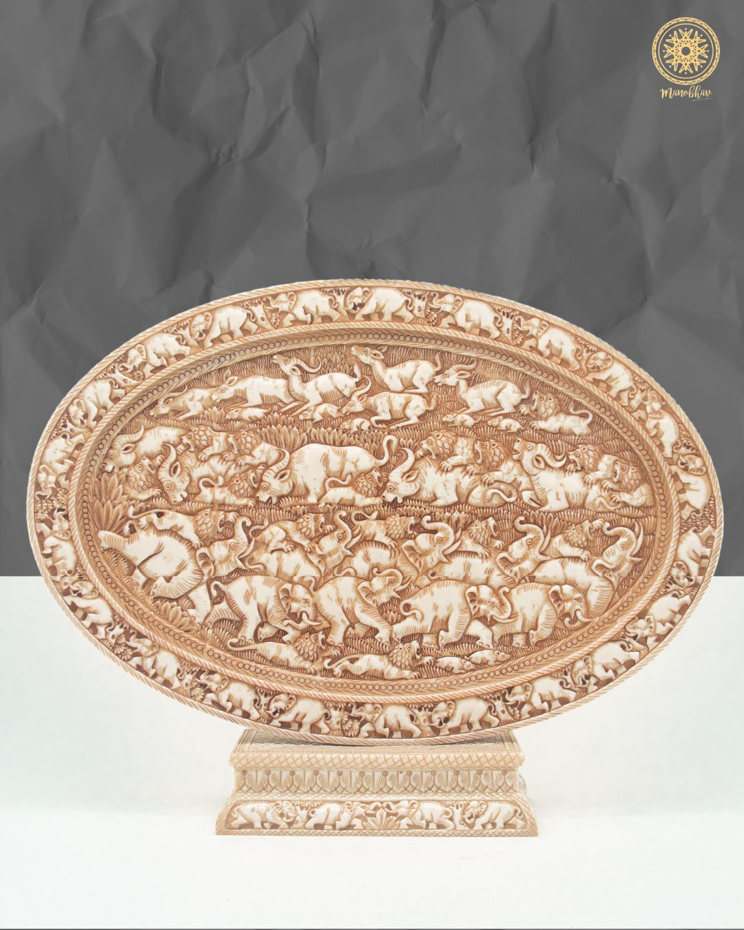 Hand Carved Wildlife Themed Decorative Centerpiece | Living Room Decor